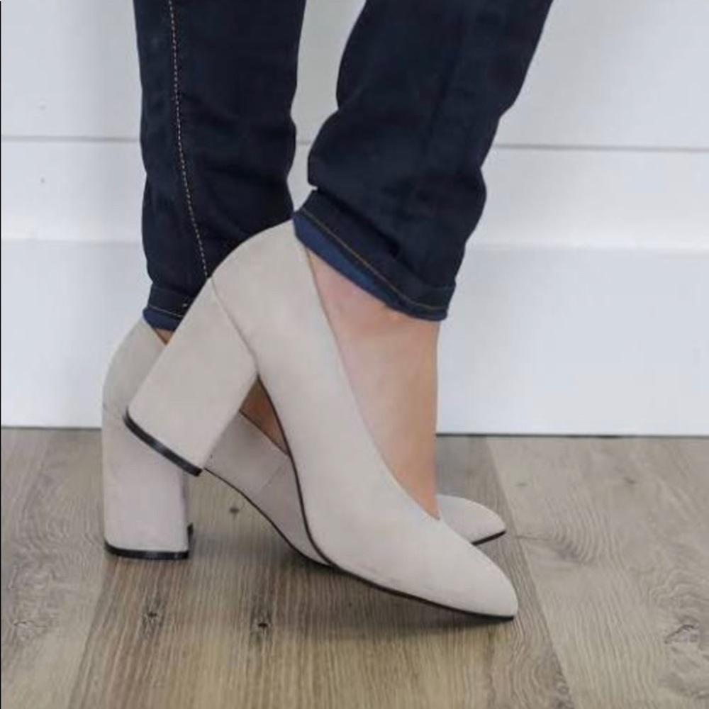 🌷 Women’s Pointy Toe V Cut Chunky Heel Qupid